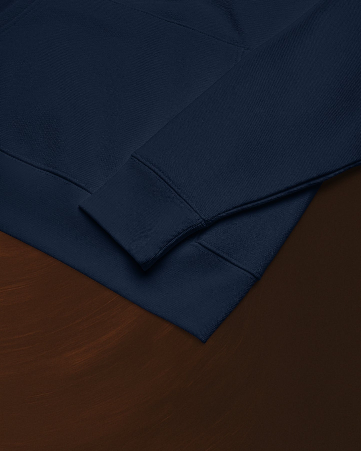HOODIE BLEU MARINE SIGNÉ EN COTON BIO